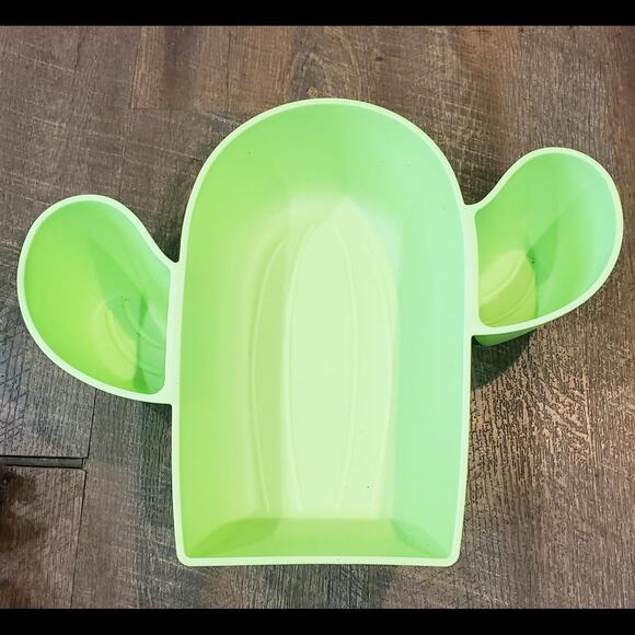 Green cactus shaped serving tray chips dip football parties birthday supplies - Picture 1 of 8